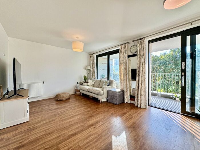 3 Bedroom Flat To Rent In Kingfisher Heights, Bramwell Way, London, London, E16