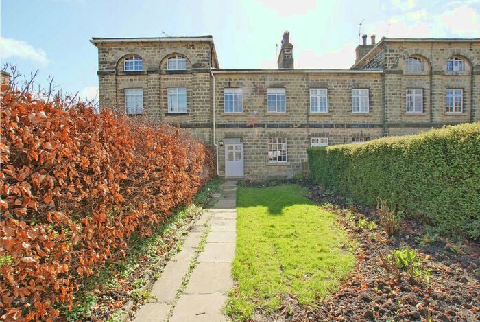 2 Bedroom Terraced House To Rent In The Avenue, Harewood, LS17