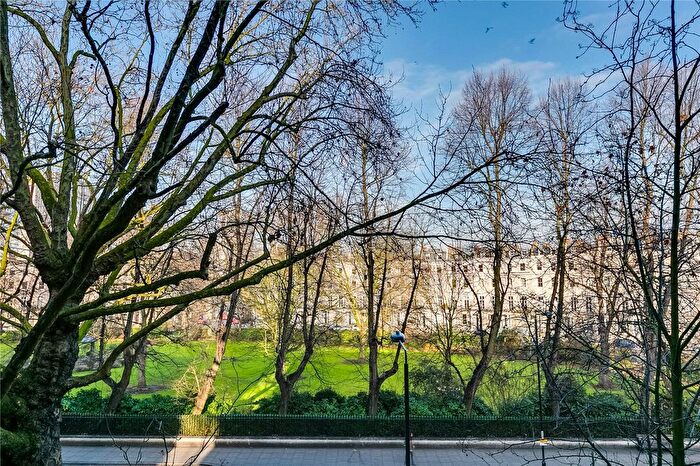 2 Bedroom Flat For Sale In Fitzclarence House, Holland Park Avenue, London, W11