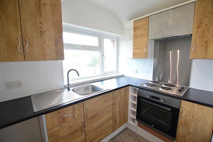 2 Bedroom Maisonette To Rent In Furnival Avenue, Slough, Berkshire, SL2