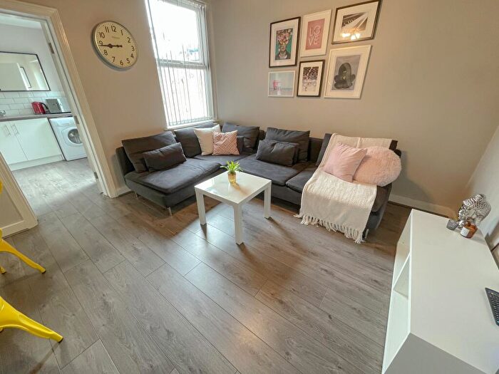 4 Bedroom Terraced House To Rent In Empress Road, L7