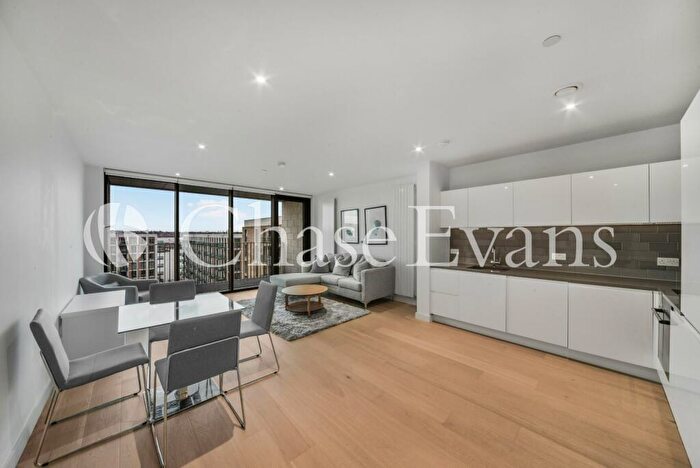 2 Bedroom Flat To Rent In Royal Wharf, Admirality Avenue, London, E16
