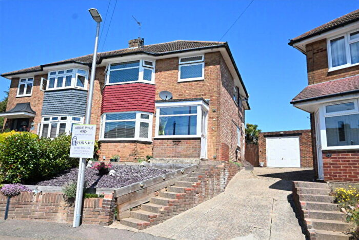 4 Bedroom Semi-Detached House For Sale In Dashmonden Close, Wainscott, Rochester, ME2