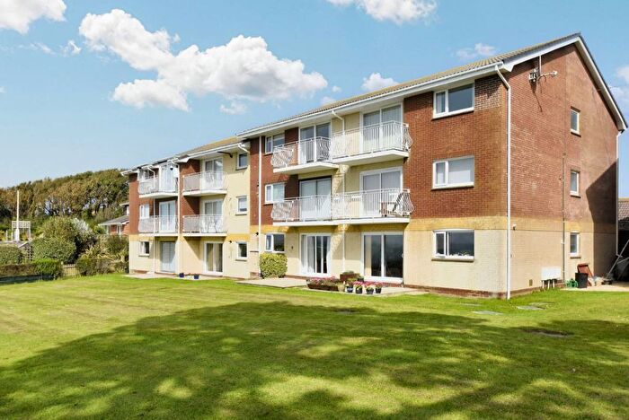 2 Bedroom Flat To Rent In Granville Road, Totland Bay, PO39