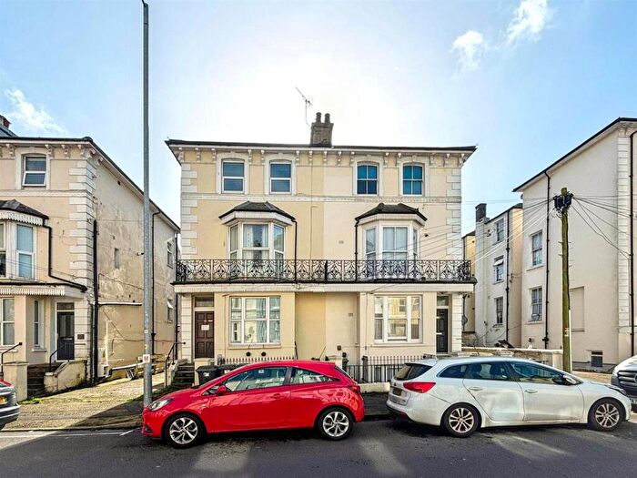 1 Bedroom Flat For Sale In Pevensey Road, Eastbourne, BN21