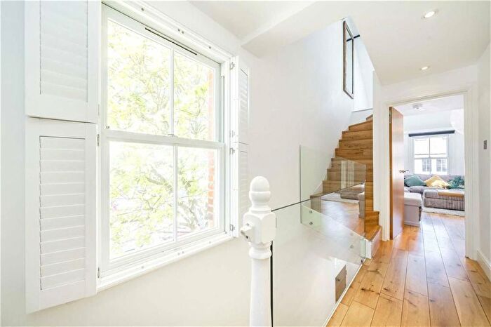 2 Bedroom Flat For Sale In White Hart Lane, Barnes, SW13
