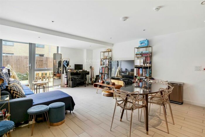 1 Bedroom Flat To Rent In Packington Square, Islington, N1