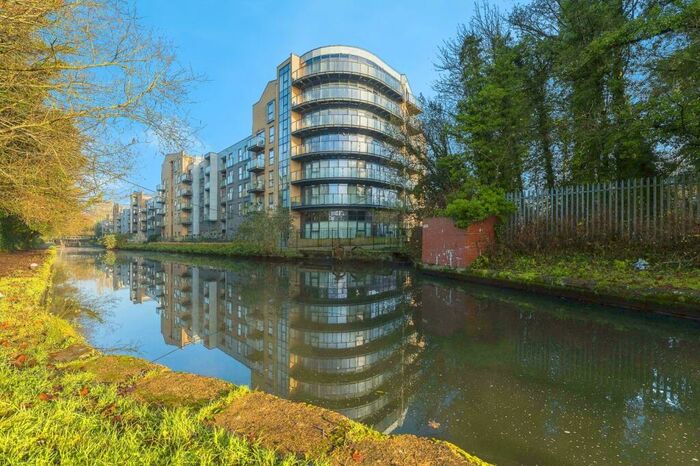 2 Bedroom Apartment To Rent In The Embankment, Nash Mills Wharf, Hemel Hempstead, Hertfordshire, HP3