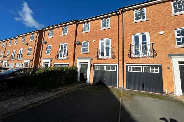 3 Bedroom Mews To Rent In Wharton Crescent, Beeston, NG9