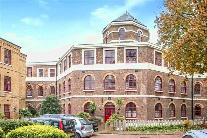 3 Bedroom Flat To Rent In West Park Road, Southall, UB2