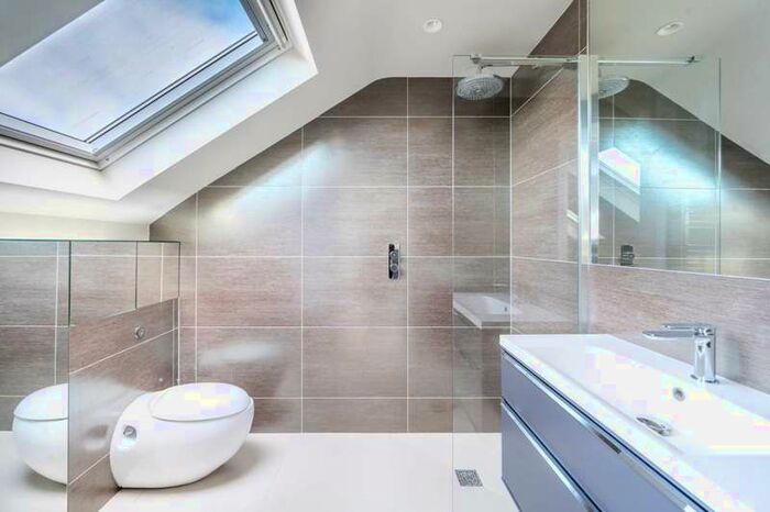 3 Bedroom Maisonette Flat To Rent In Renmuir Street, Tooting, SW17