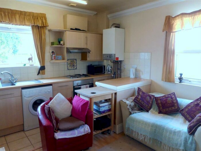 1 Bedroom Flat To Rent In Pen-Y-Lan Place, Cardiff, CF23