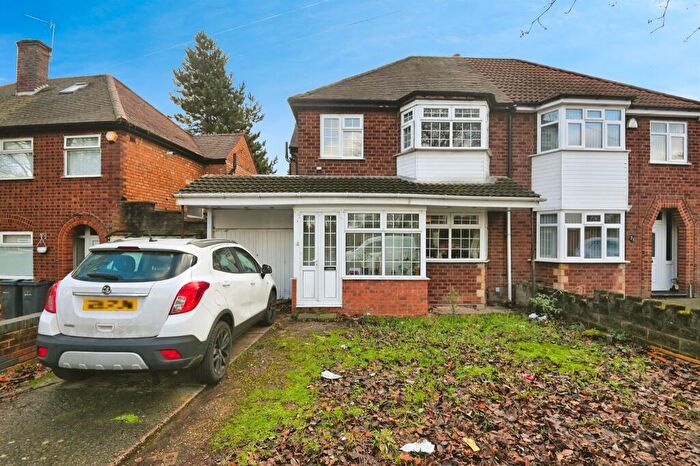 3 Bedroom Semi Detached House For Sale In Kempson Road, Birmingham, B36