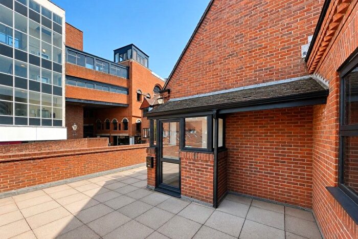 2 Bedroom Flat To Rent In Milkhouse Gate, Guildford, GU1