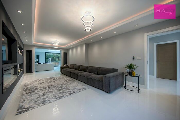 5 Bedroom Terraced House To Rent In Derwent Avenue, Kingston, SW15