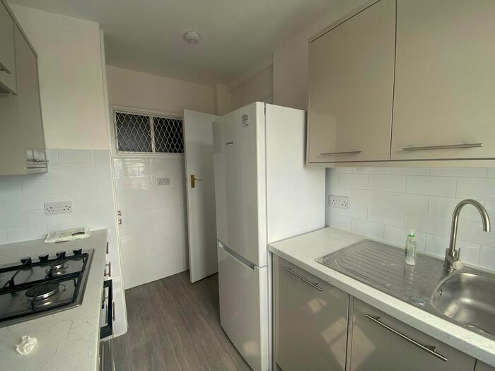 1 Bedroom Flat To Rent In Windmill Road, Ealing, W5