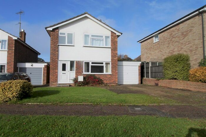 3 Bedroom Detached House To Rent In Woodfield Road, Rudgwick, Horsham RH12