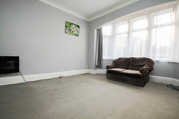 1 Bedroom Flat To Rent In Queens Park Gardens, Bournemouth, BH8