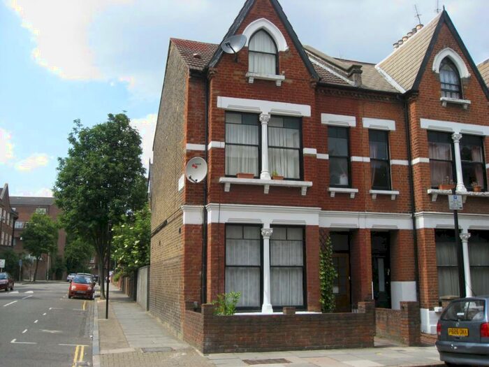 Studio To Rent In Fairbridge Road, Southgate, N19