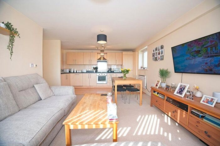 2 Bedroom Flat For Sale In Overstone Court, Cardiff, South Glamorgan, CF10