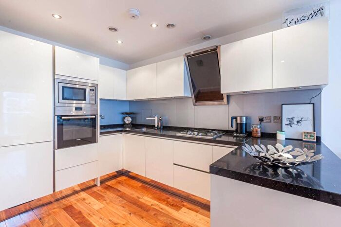 1 Bedroom Flat For Sale In Cheltenham House, Commercial Road, Whitechapel, London, E1