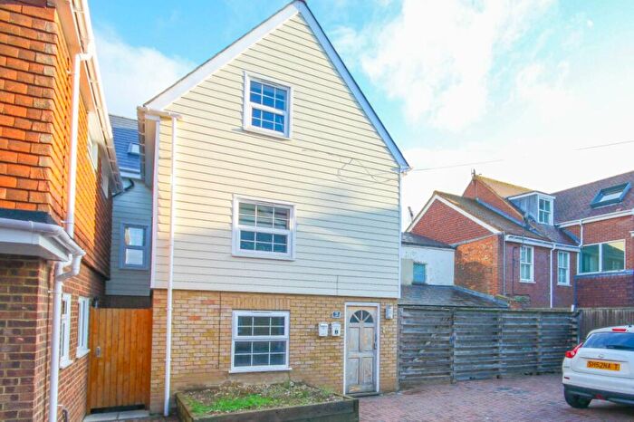 2 Bedroom Flat To Rent In Gilbert Court, Sittingbourne, Kent, ME10