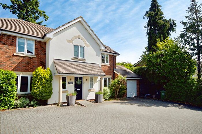 4 Bedroom Detached House For Sale In Mandeville Close, Broxbourne, EN10