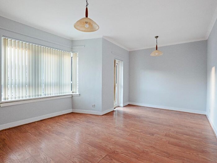 2 Bedroom Flat To Rent In Banchory Avenue, Eastwood, Glasgow, G43