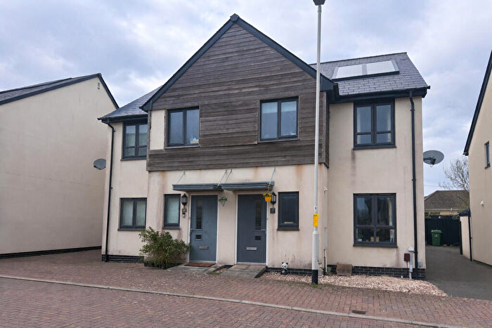 3 Bedroom Semi Detached House For Sale In Cobham Close, Glenholt, PL6