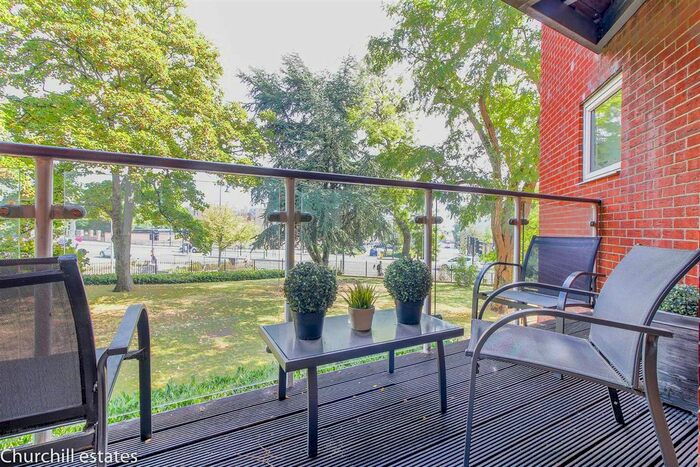 2 Bedroom Flat To Rent In Regency Court, High Road, South Woodford, E18