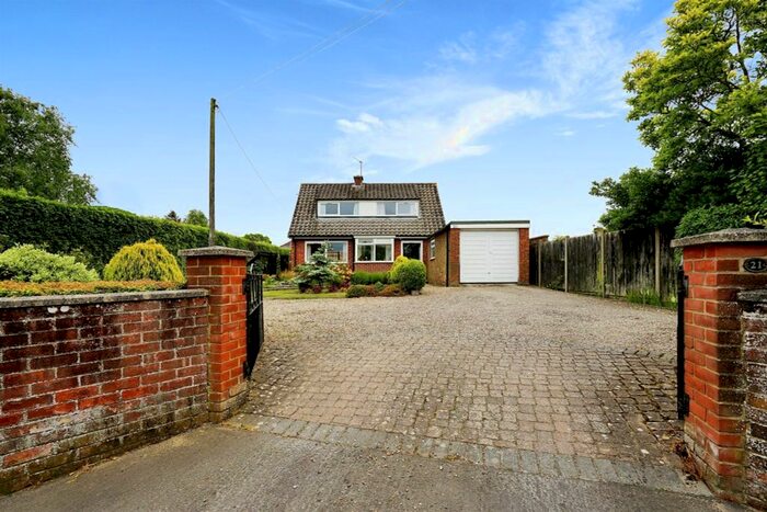 4 Bedroom Chalet To Rent In Strumpshaw Road, Brundall, Norwich, NR13