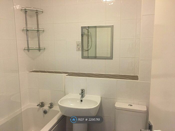 1 Bedroom Flat To Rent In Winston Close, Greenhithe, DA9