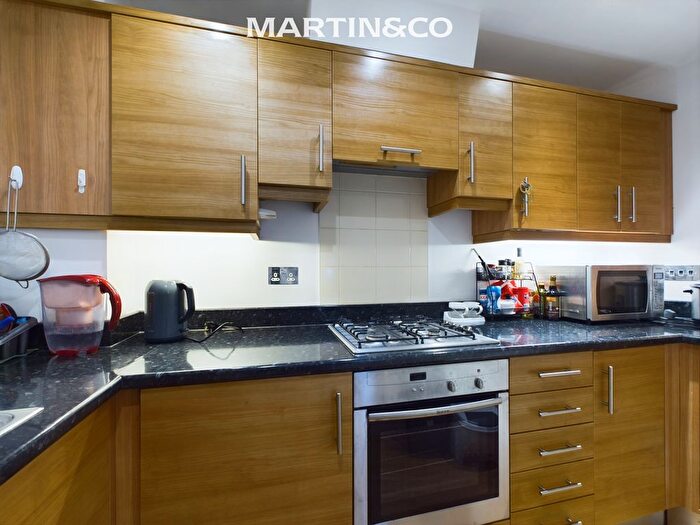 2 Bedroom Flat For Sale In Henley Court, Denham Road, TW20