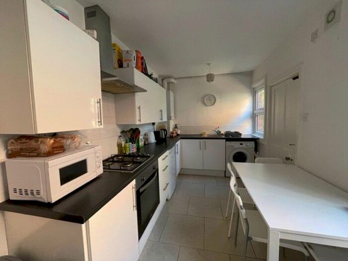 4 Bedroom Property To Rent In Lorne Road, Leicester, LE2