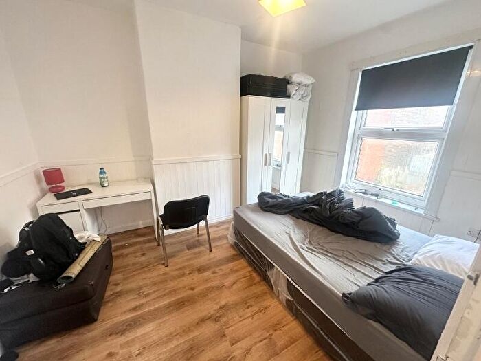 1 Bedroom Terraced House To Rent In Kelsall Avenue, Hyde Park, Leeds, LS6