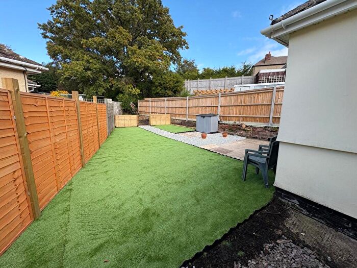 2 Bedroom Detached Bungalow For Sale In Caxton Avenue, Southampton, SO19