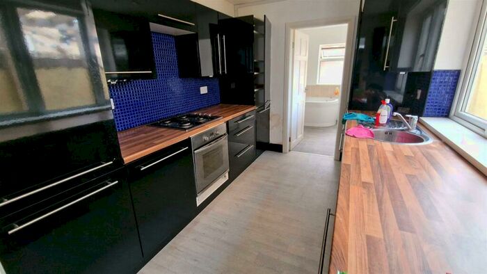 3 Bedroom House To Rent In Mersey Street, Hull, HU8