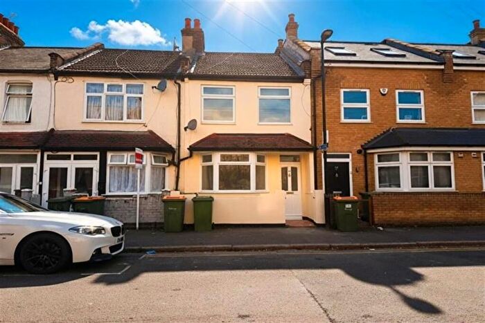3 Bedroom Terraced House To Rent In Pretoria Road, Canning Town, E16