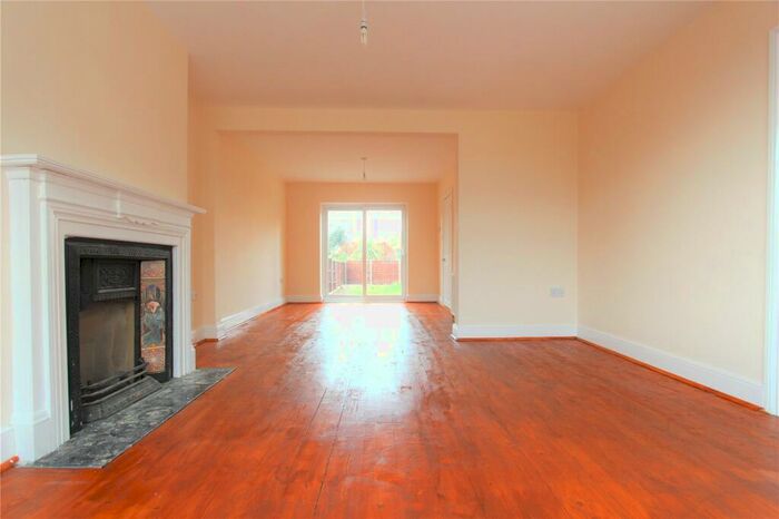 4 Bedroom Semi-Detached House To Rent In Northfield Road, Barnet, London, EN4