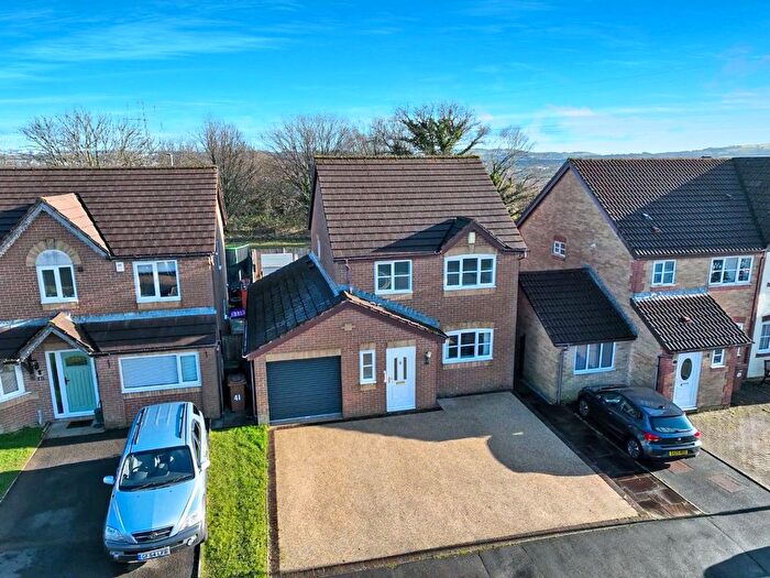 3 Bedroom Detached House For Sale In Sorrel Drive, Penpedairheol, CF82