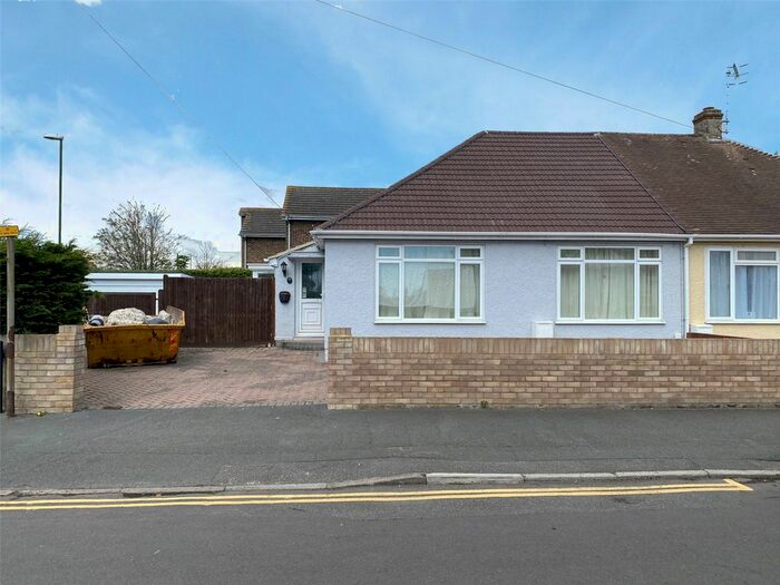 1 Bedroom Bungalow For Sale In Irene Avenue, Lancing, West Sussex, BN15