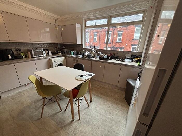 7 Bedroom Terraced House To Rent In Manor Drive, Hyde Park, Leeds, LS6