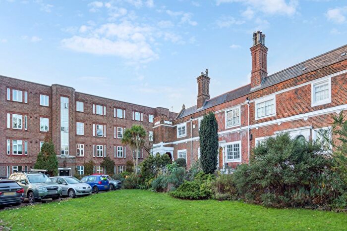 2 Bedroom Flat To Rent In Rosemary Gardens, East Sheen, SW14