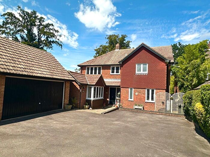 4 Bedroom Detached House For Sale In Little Park, Bovingdon, HP3