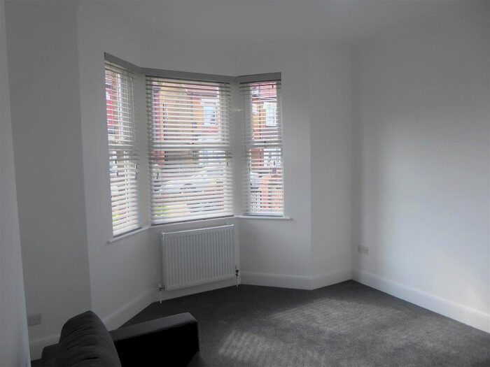 2 Bedroom Flat To Rent In Cromwell Road, Hounslow, TW3