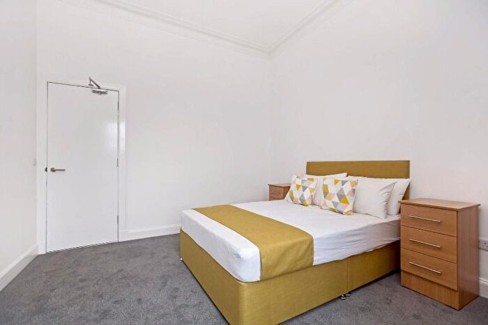 3 Bedroom Flat To Rent In West Savile Terrace, Edinburgh, EH9