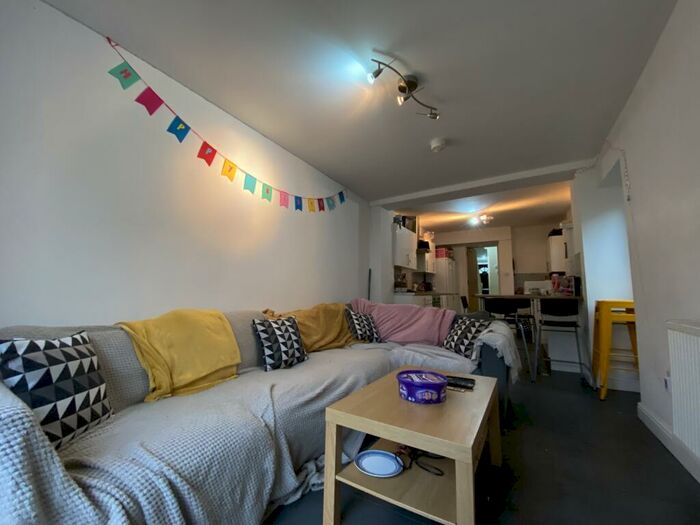 6 Bedroom Terraced House To Rent In Coburn Street, Cathays, CF24