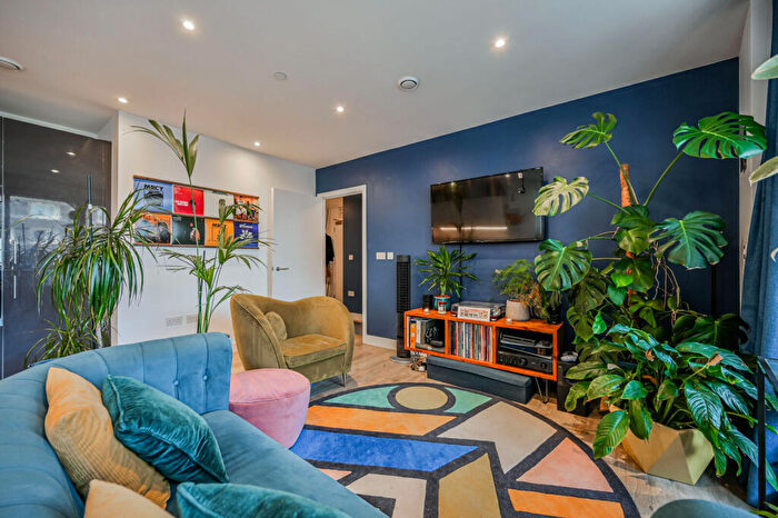 2 Bedroom Flat For Sale In Beck Square, Leyton, London, E10