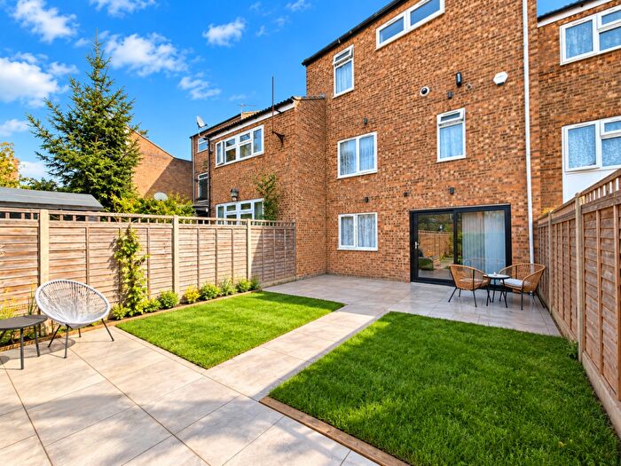 4 Bedroom Terraced House For Sale In Luxembourg Close, Luton, Bedfordshire, LU3