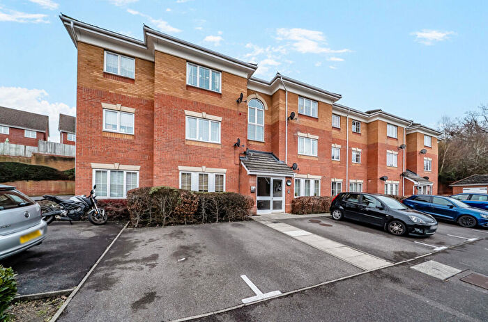 2 Bedroom Apartment For Sale In Hopper Vale, Bracknell, Berkshire, RG12